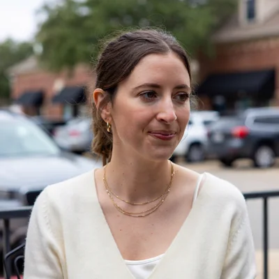 Portrait of Amber Whitefield, the editorial voice of FTW Moms